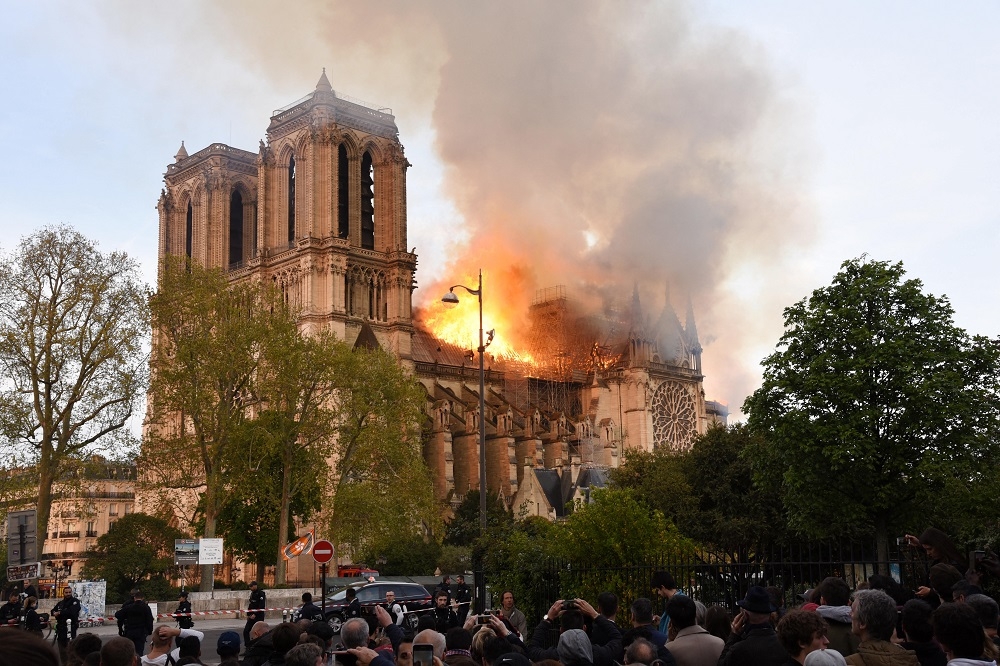 法國巴黎聖母院4月慘遭火吻，重建之路要3年後才能正式開始。（湯森路透）