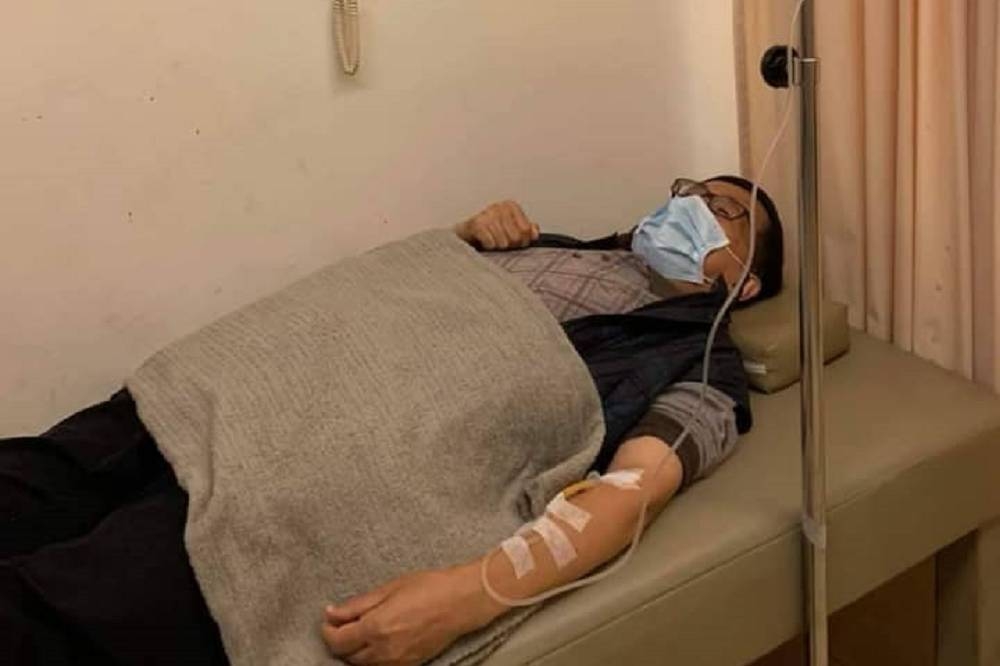 前總統陳水扁因腸胃炎狂吐不停，急往醫院打點滴。（取自陳致中臉書）