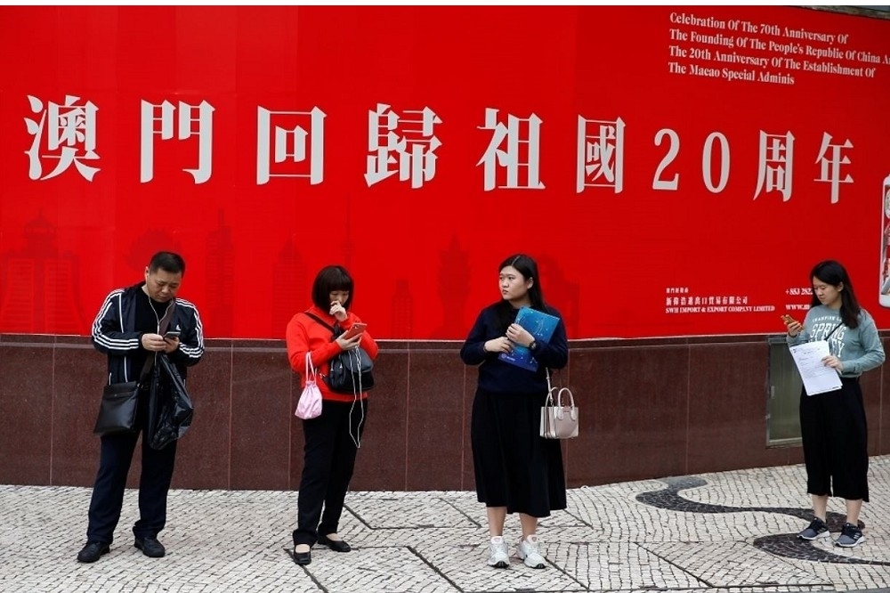 在產業高度依賴博彩業、政制變革受限於北京、年青世代參政意識漸長的未來，「澳門模式」危險重重。（湯森路透）