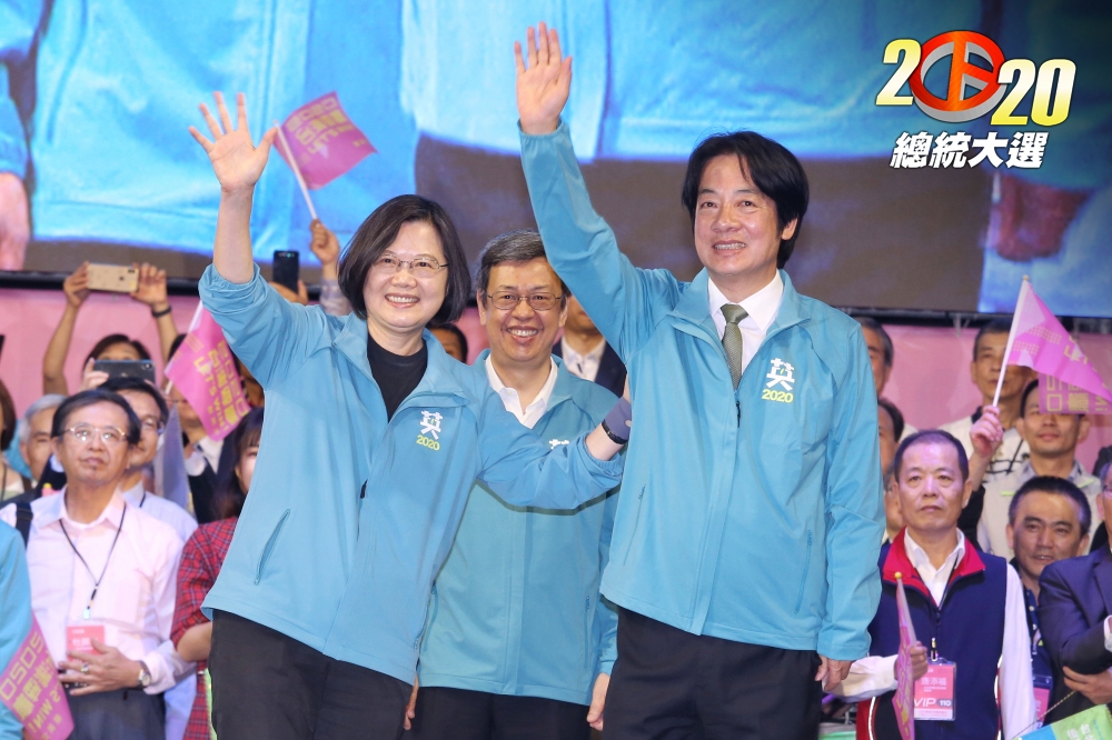 民進黨正副總統候選人蔡英文（左），2日上午將規劃在台北小巨蛋「站街口」拜票。（資料照片／王傳豪攝）