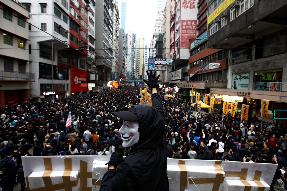 香港民間人權陣線1日發起元旦大遊行，稱約有103萬人參與。（湯森路透）