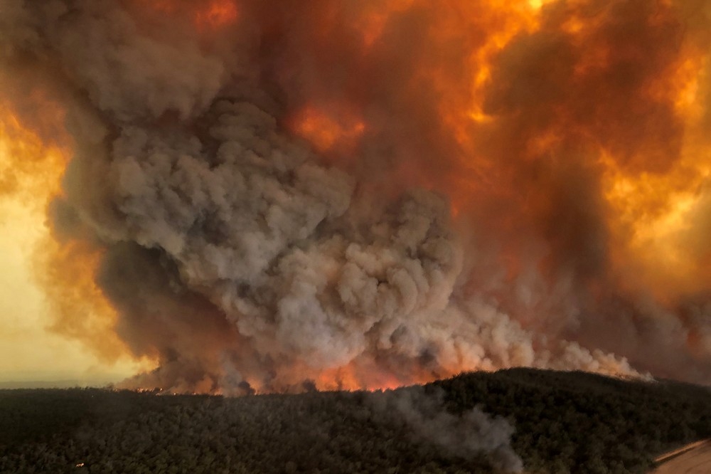 澳洲大火因氣溫將繼續攀升而難以控制火勢。（湯森路透）