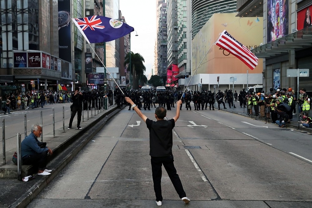 美國2019年11月通過的《香港人權與民主法案》，針對參與香港人權迫害的香港及中國政府官員進行個人問責。（湯森路透）
