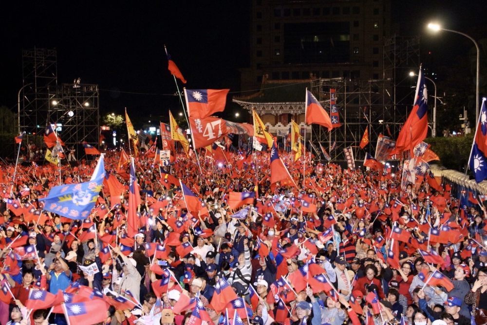 韓國瑜在9日下午至晚上舉辦「台灣安全，人民有錢」勝利晚會，號召百萬庶民齊聚凱達格蘭大道造勢。（王侑聖攝）