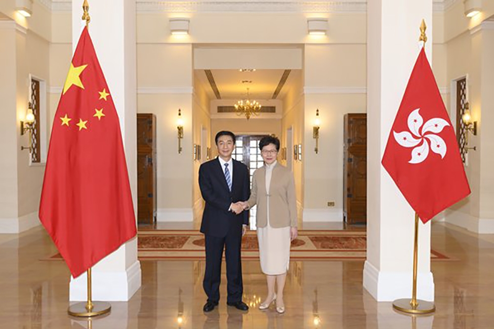 香港特首林鄭8日與中聯辦新任主任駱惠寧在香港禮賓府會面。（香港政府新聞網）