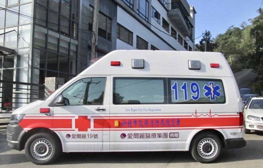 「愛爾麗19號」救護車，包含一般的氧氣設備、燒傷處理及自動體外心臟去顫器等高級設備，成為救護利器（愛爾麗集團提供）