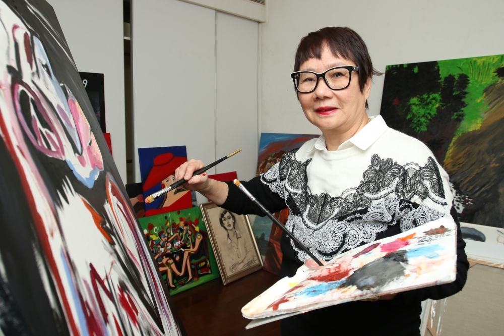 3年前羅淑蕾退休，去年底，羅淑蕾在圓山飯店開了生平第一次畫展，「我現在開始第二人生了。」她說。（王侑聖攝）