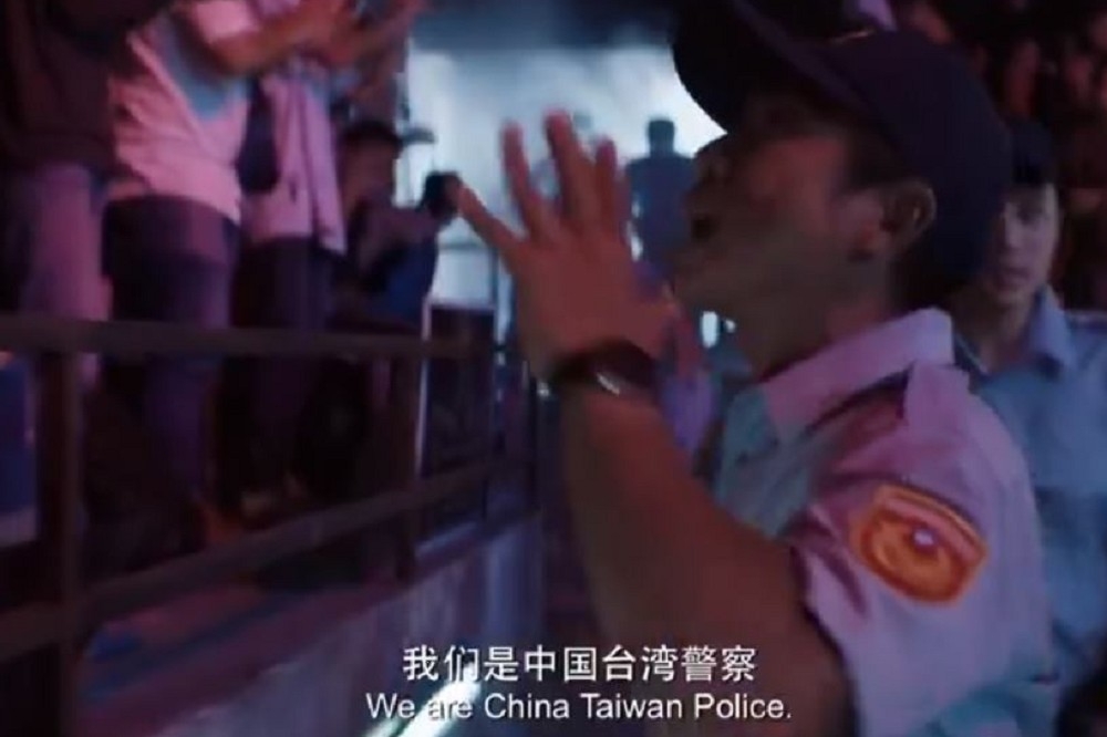 中國懸疑網劇《唐人街探案》近日播出，有網友發現劇中警察說「我們是中國台灣警察」，質疑矮化台灣。（取自《唐人街探案》劇照）