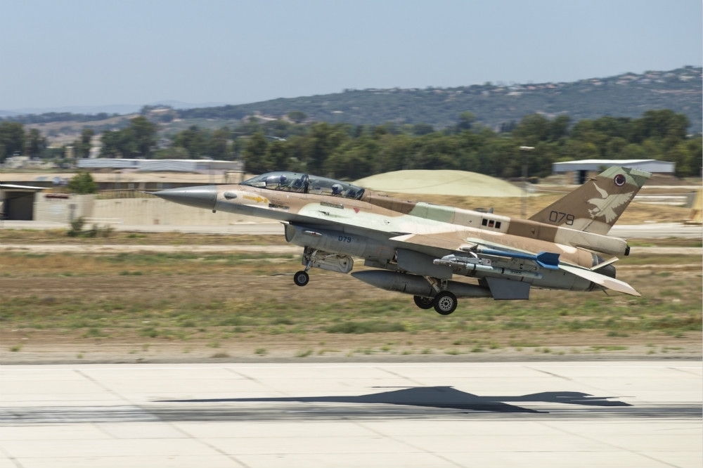 以色列麾下現役的F-16D「Barak」戰機起飛。（圖片取自以色列空軍）