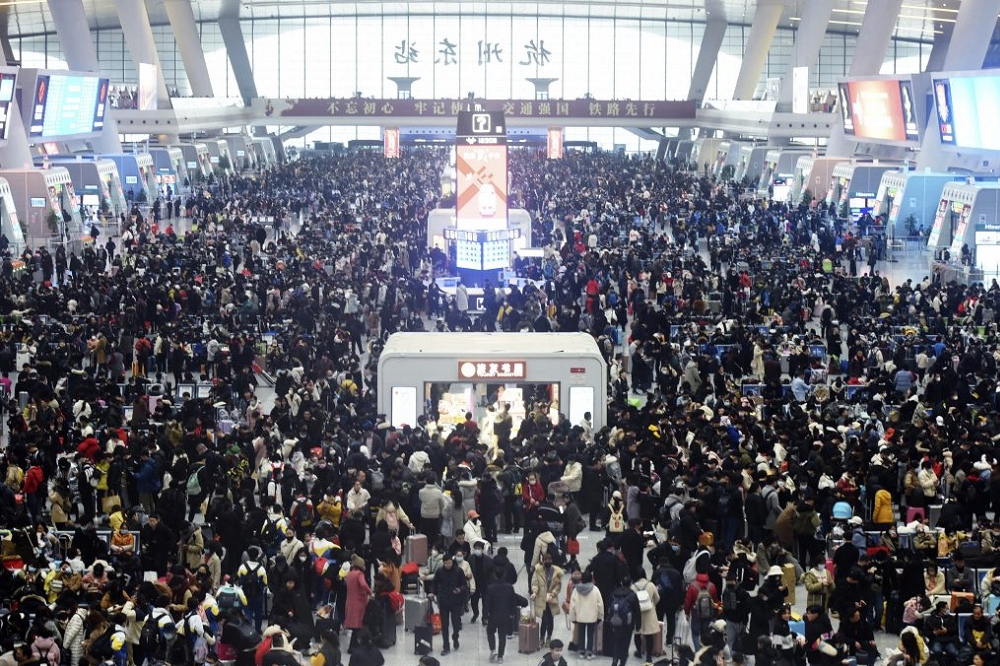 中國武漢肺炎疫情擴大，武漢正式宣布，自23日10時起，全市城市已經暫停公共運輸營運，屆時影響約兩千名台商返台過年。（新華社）
