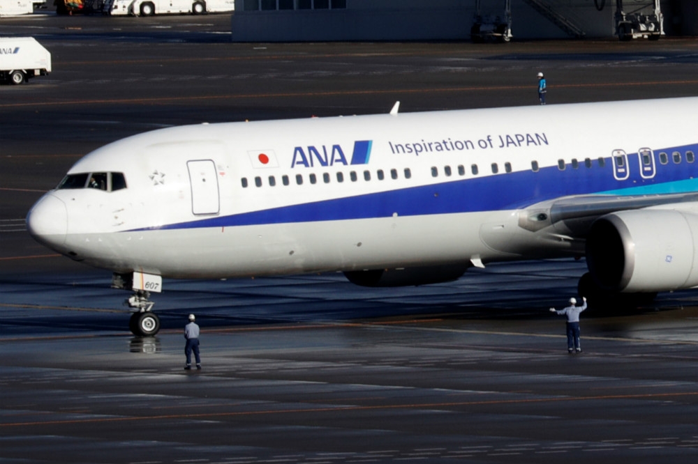 一架全日空767型包機自武漢接回206名日本人返回東京。（湯森路透）