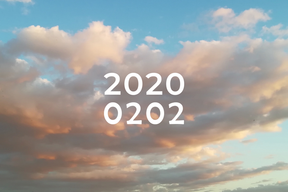 難得一見的「回文日」於2日出現，20200202無論正向或逆向念都一樣。（圖片取自PhotoAC、後製：李明維）