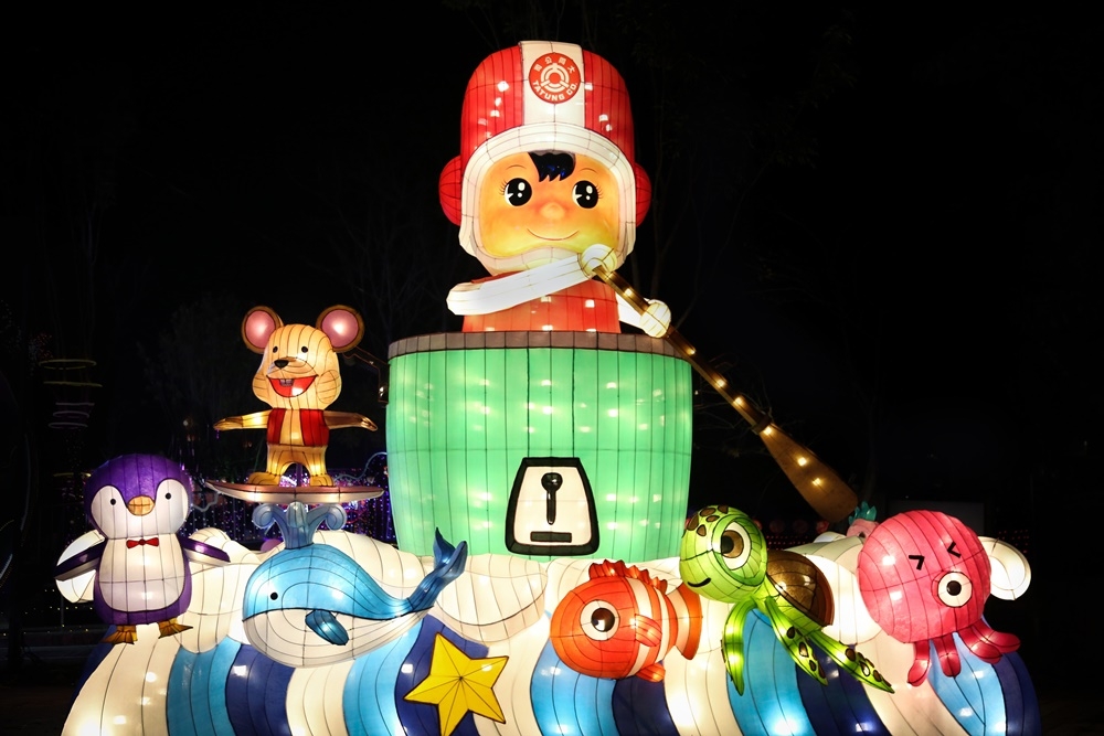 大同公司特別以台灣海島為發想，以「大同寶寶海洋嘉年華 歡喜慶鼠年」為花燈主題，喚起國人對海洋生態保育的重視。（大同公司提供）