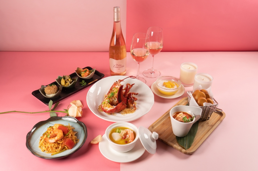 「珍寶海鮮」2月8日至2月16日首度於台灣推出兩款「個人式」的位上情人節套餐。（珍寶海鮮提供）