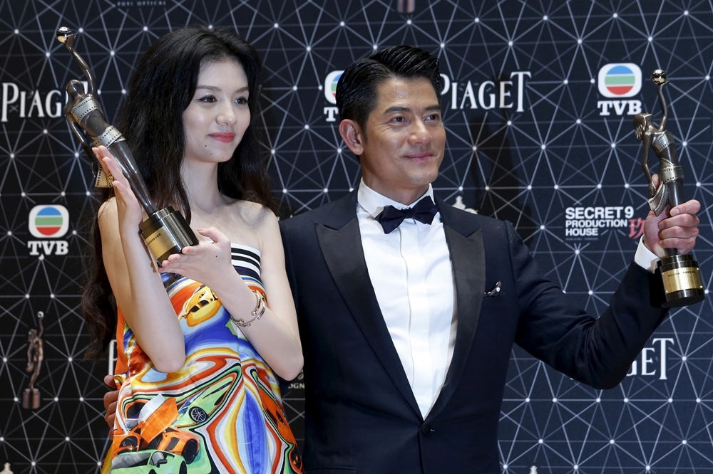 中國女星春夏（左）和香港男星郭富城拿下第35屆香港電影金像獎最佳女主角、最佳男主角（湯森路透）