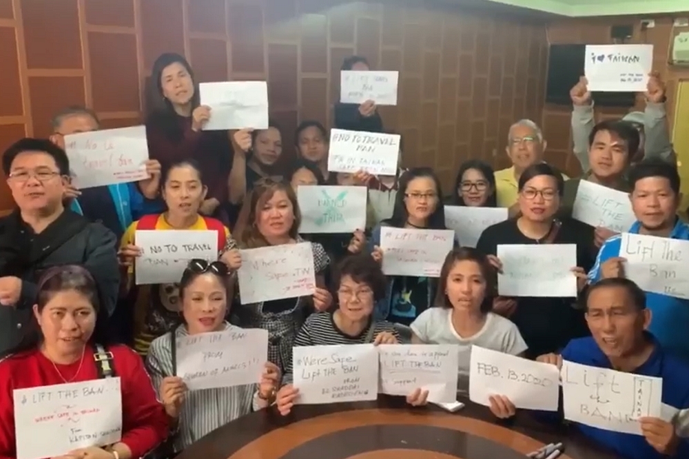 菲律賓在台灣南部的移工向菲國政府請願，拍攝影片要求解除對台灣的旅遊禁令，果真如願以償。（取自ABS-CBN新聞網網頁）