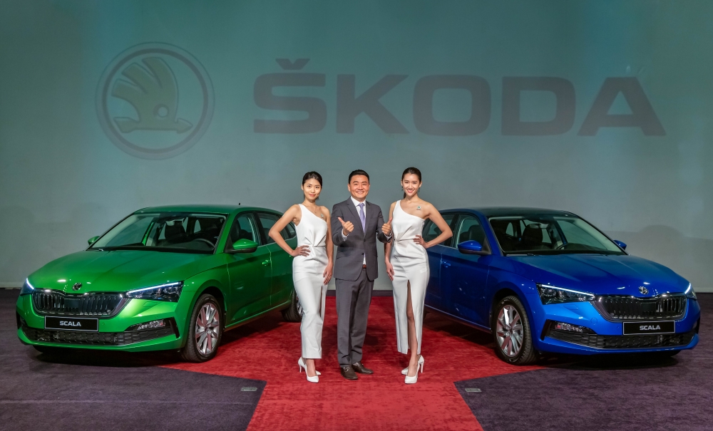 台北世界新車大展中廣受注目的ŠKODA SCALA於今日正式上市，Skoda Taiwan總裁 李御林現場公佈四款車型售價。（ŠKODA提供）