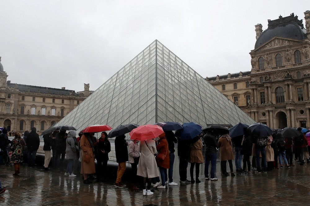法國羅浮宮博物館1日宣布閉館。（湯森路透）