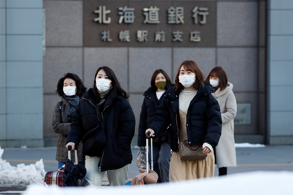 日本武漢肺炎確診數字持續上升，當中北海道病例最多。（湯森路透）