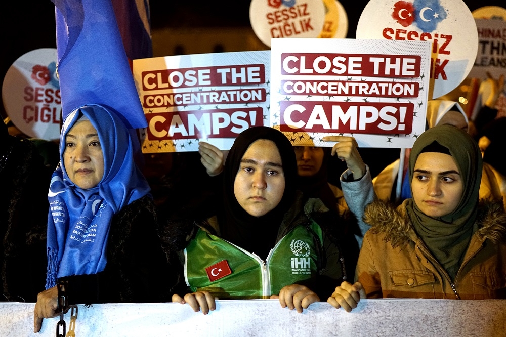 土耳其民眾上街抗議，為中國穆斯林受到的對待發聲。（湯森路透）