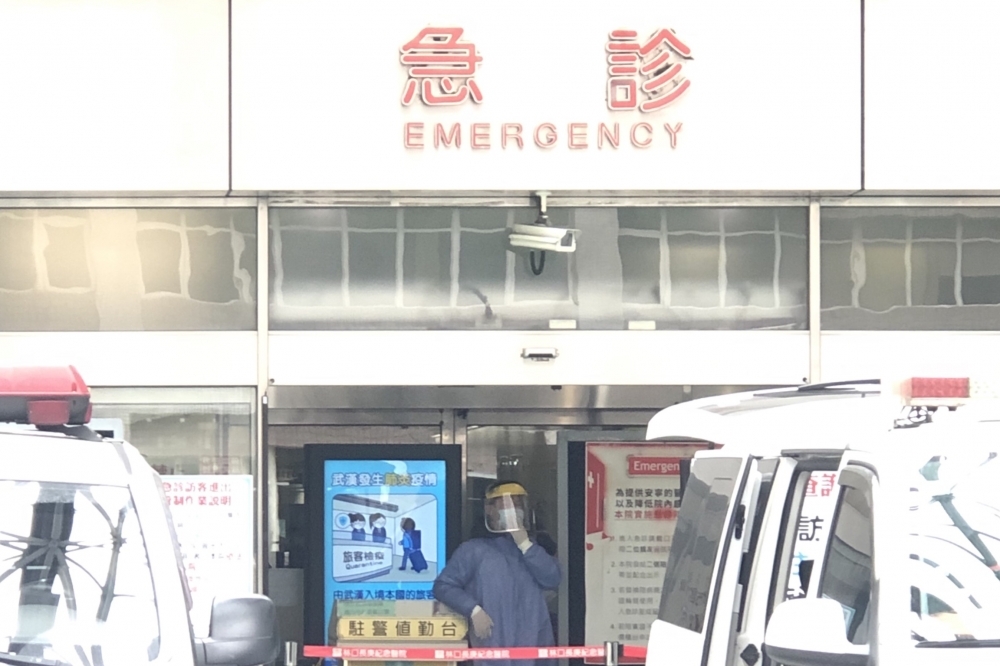 當年SARS事件裡全世界最大的單一醫院醫護傷亡，所以這次台灣的醫院很早就築起防線、隔離分艙，絕不輕言封院。（攝影：王侑聖）