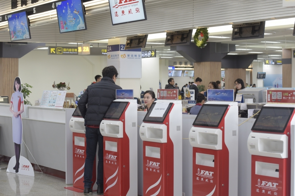 遠東航空5日向台北市府勞動局提報事業單位大量解僱計畫，以虧損為理由，決定解雇員工總數達528名。(資料照片／張哲偉攝)