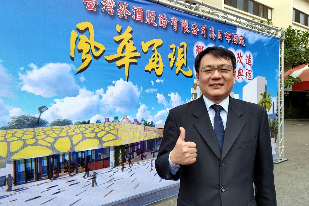 台灣菸酒公司董事長丁彥哲期待透過改造工程讓烏日啤酒廠觀光工廠風華再現。（楊文琳攝）