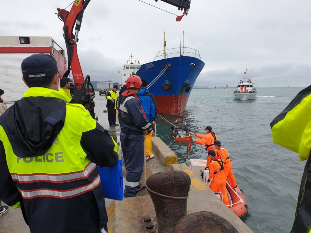 台北港領港船船長及船員確定罹難，運安會、航港局北部航務中心皆已展開調查。(海巡署提供)