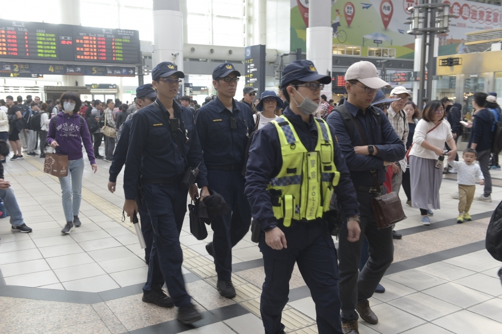 警方呼籲，散布不實消息，最高可處三日以下拘留、新台幣三萬元以下罰鍰。圖僅為示意圖，與此新聞無關。（資料照片／張哲偉攝）