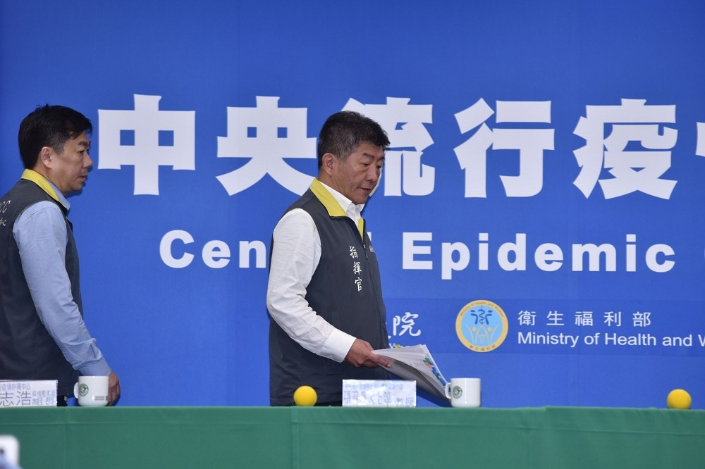 中央流行疫情指揮中心指揮官陳時中說，以世界疫情大流行的情況下，台灣定位在「零星的社區感染」。（楊約翰攝）