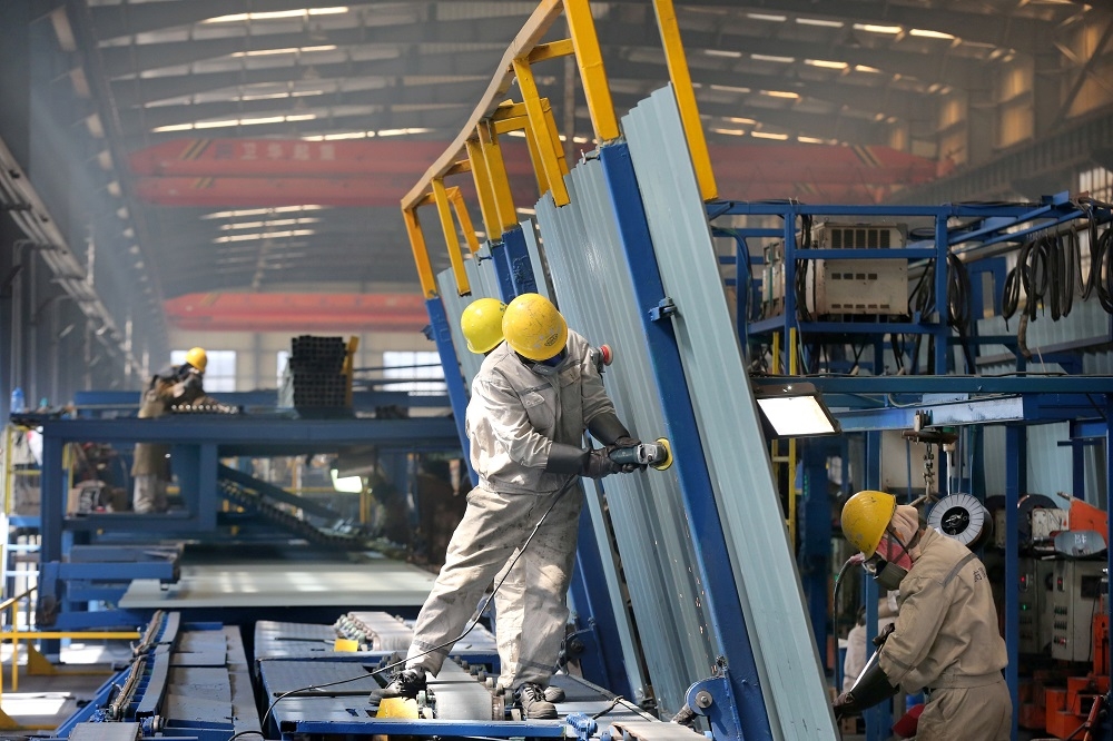 中國江蘇省南通市的造船工業區工廠。（湯森路透）