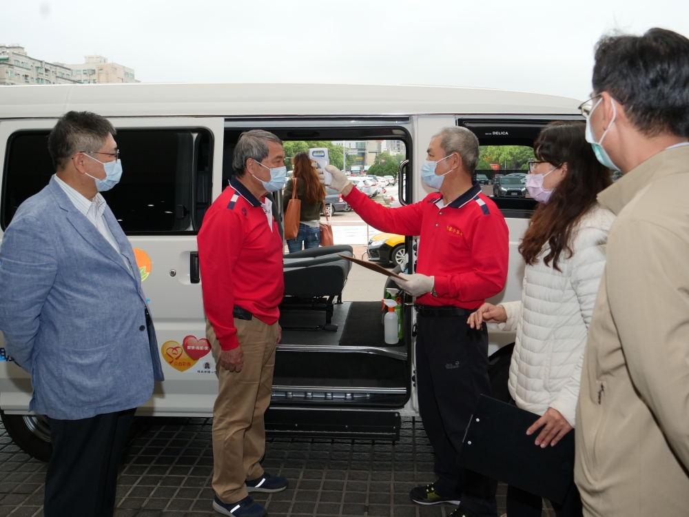 新竹縣防疫專車4/1上路　協助居家檢疫、隔離者就醫接送服務。（新竹縣政府提供）