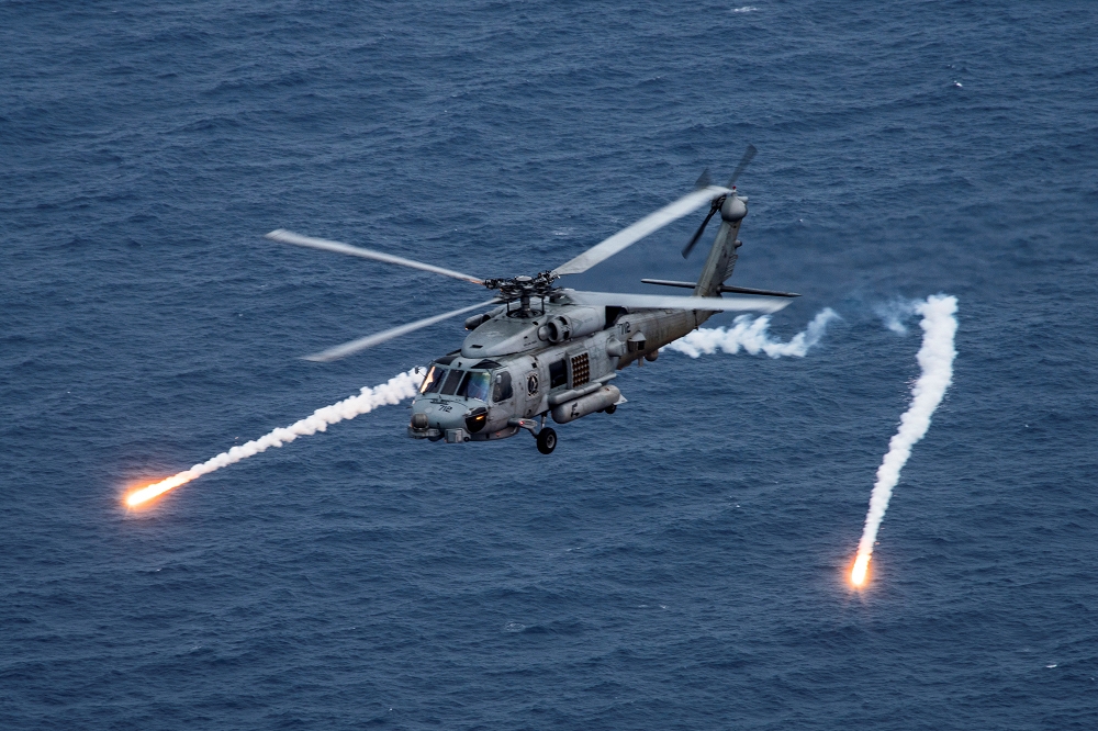 在美方三度將MH-60R海鷹反潛直升機調降價格後，海軍日前計劃匡列273億餘元，從2021年起向美採購10架MH-60R。（湯森路透）