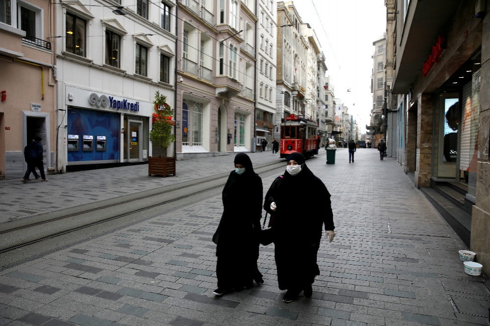 受宵禁和禁足令影響，土耳其伊斯坦堡大街上呈現門口羅雀狀態。（湯森路透）