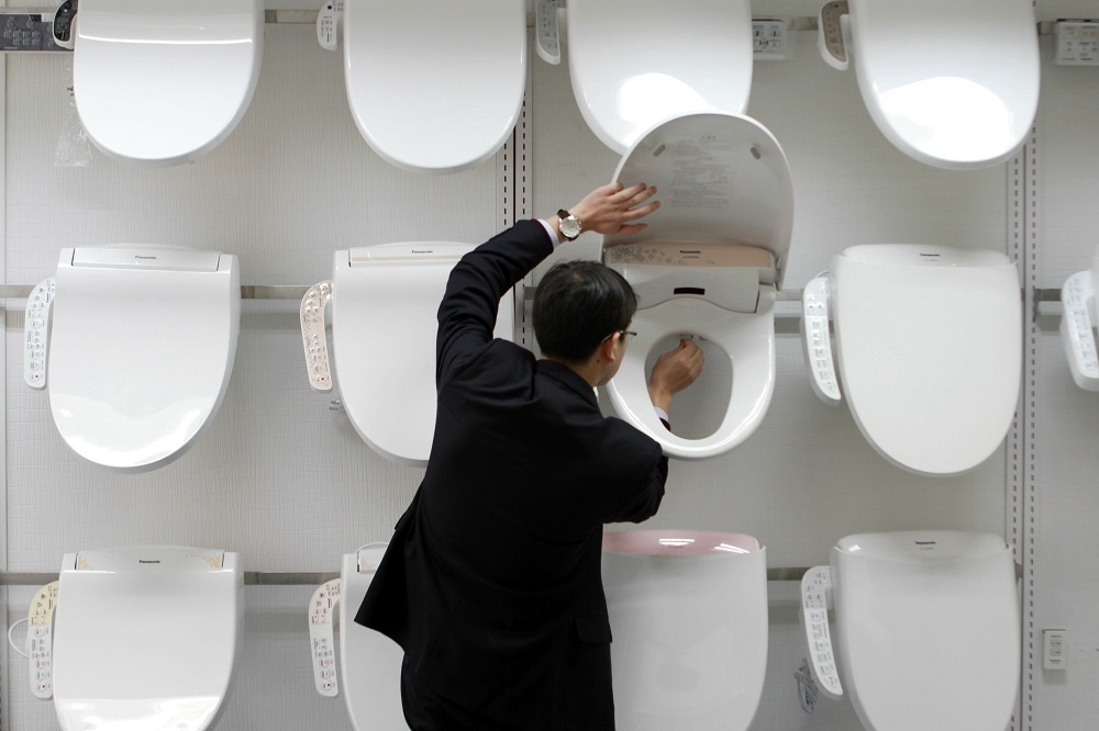 美國研究團隊開發一款智能馬桶，能監測使用者每次如廁的排泄變化，及早發現使用者的健康問題。此為示意圖。（湯森路透）