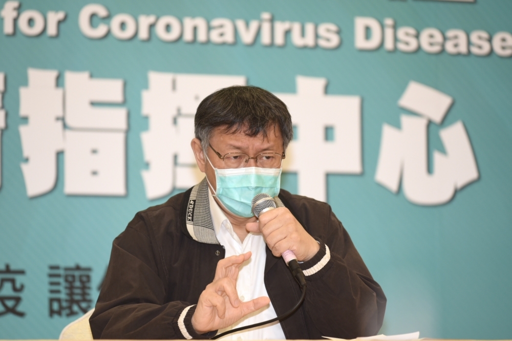 針對現在的口罩政策，台北市長柯文哲8日在記者會上坦言「理想最好是1天1片」，並直言「難道假日我不去百貨公司、不呼吸嗎？」(蔣銀珊攝)