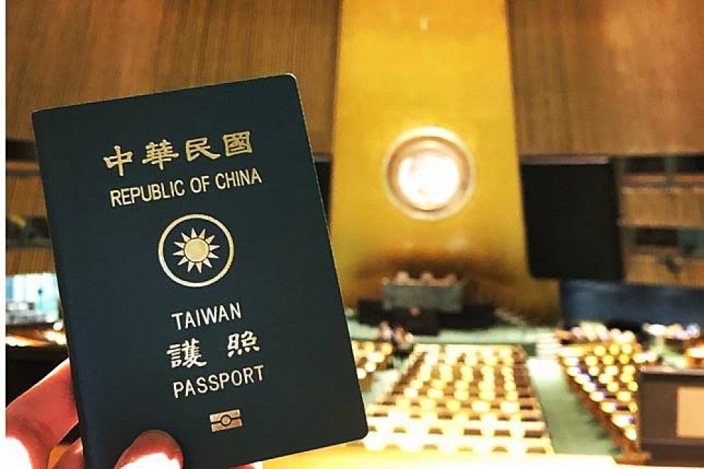 護照上的國名是Republic of China，很容易讓人跟People Republic of China產生誤解。（圖片摘自網路）