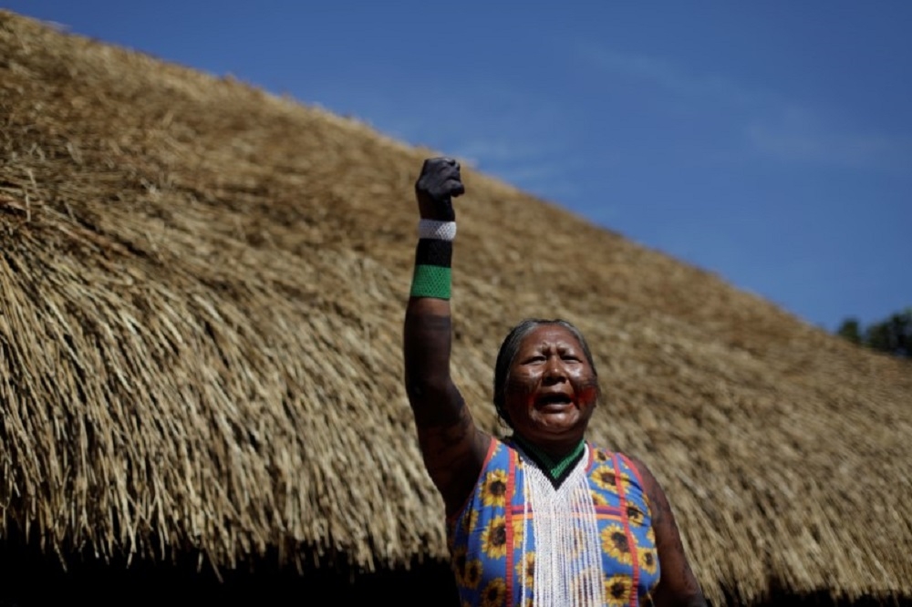 巴西馬托格羅索 （State of Mato Grosso）一名原住民婦女正參與部落集會。（湯森路透）