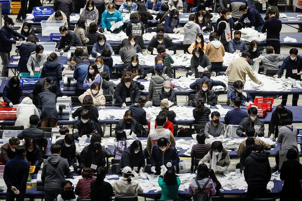 韓國15日舉行國會大選。（湯森路透）