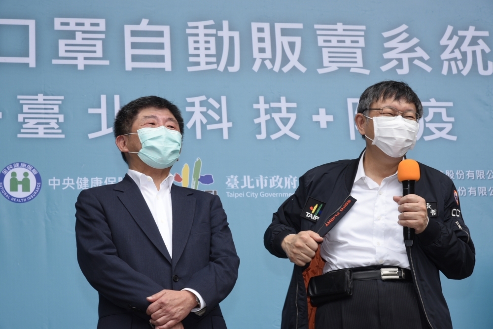 針對指揮官陳時中（左）近日被視為下任台北市長的熱門人選，台北市長柯文哲（右）17日則回應，防疫期間談這些都是「政治不正確」。（資料照片／蔣銀珊攝）