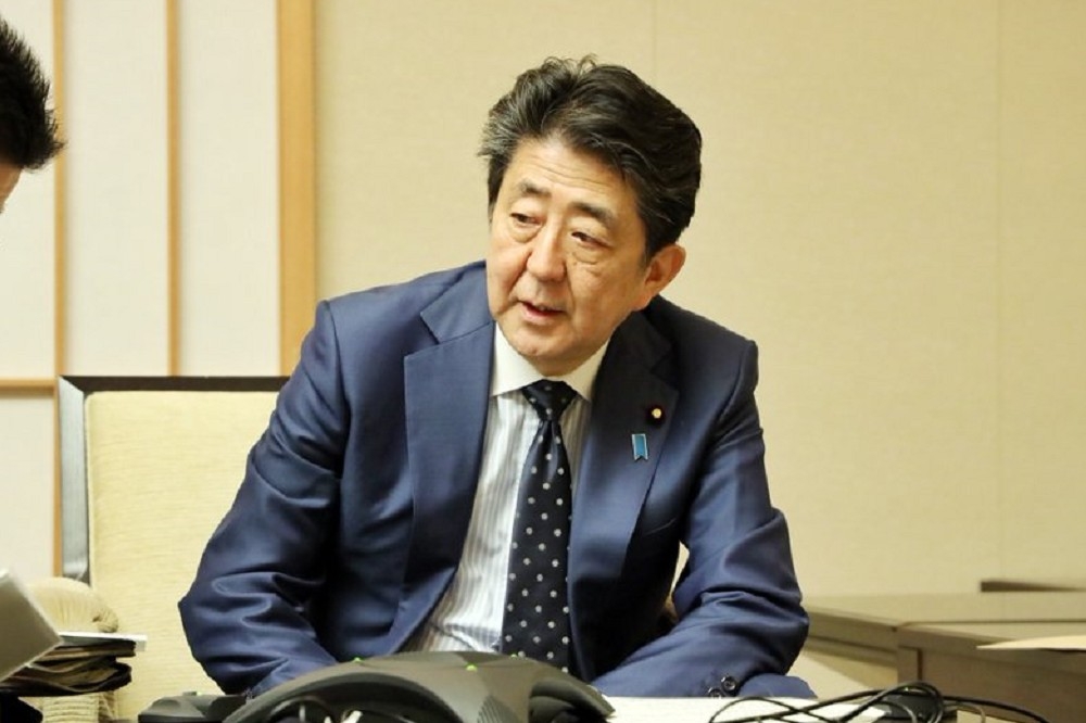 安倍晉三17日在首相官邸舉辦記者會，並表示日本一直是站在「強力要求台灣以觀察員的身分參與」的立場上。（取自安倍晉三推特）