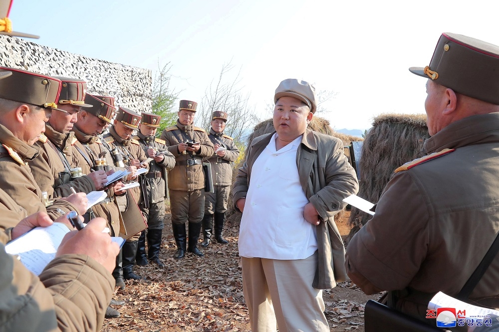 北韓領導人金正恩日前視察的畫面。（湯森路透）