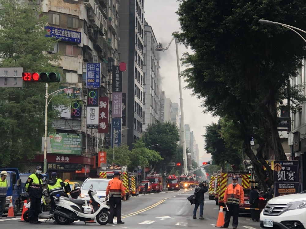 台北市林森北路錢櫃26日上午發生火警，疑似電線走火所致。（資料照片／王侑聖攝）