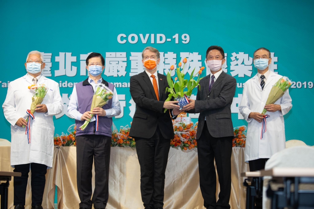 荷蘭專程空運3999朵國花鬱金香來台，表達對台灣第一線醫護人員的謝意。（取自荷蘭貿易暨投資辦事處）