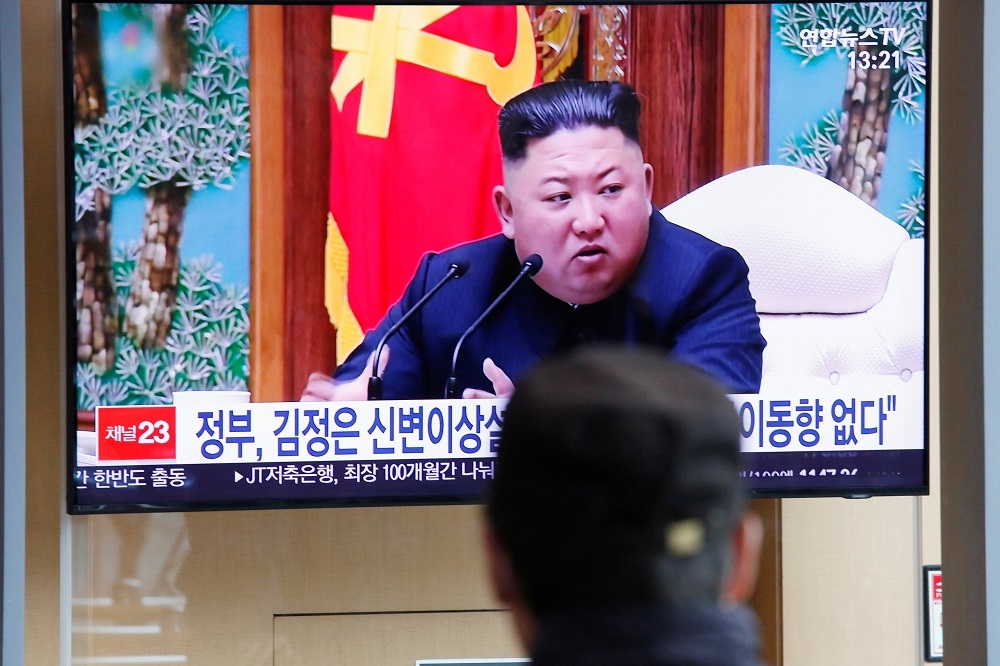 南韓民眾收看有關北韓領導人金正恩的新聞報導。（湯森路透）