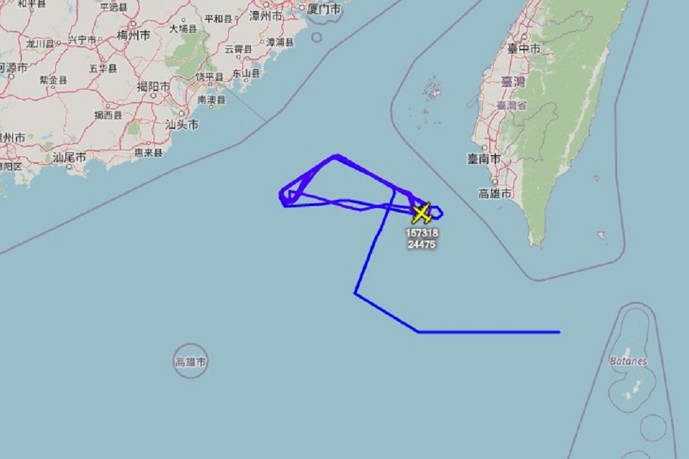 專門追蹤飛機動態的推特帳號「飛機守望」（Aircraft Spots）30日資訊顯示，一架美軍EP-3E電子偵察機在台灣西南部空域繞飛，同時這也是4月以來，美國軍機第13度出現在台灣周邊空域。（取自Aircraft Spots推特）