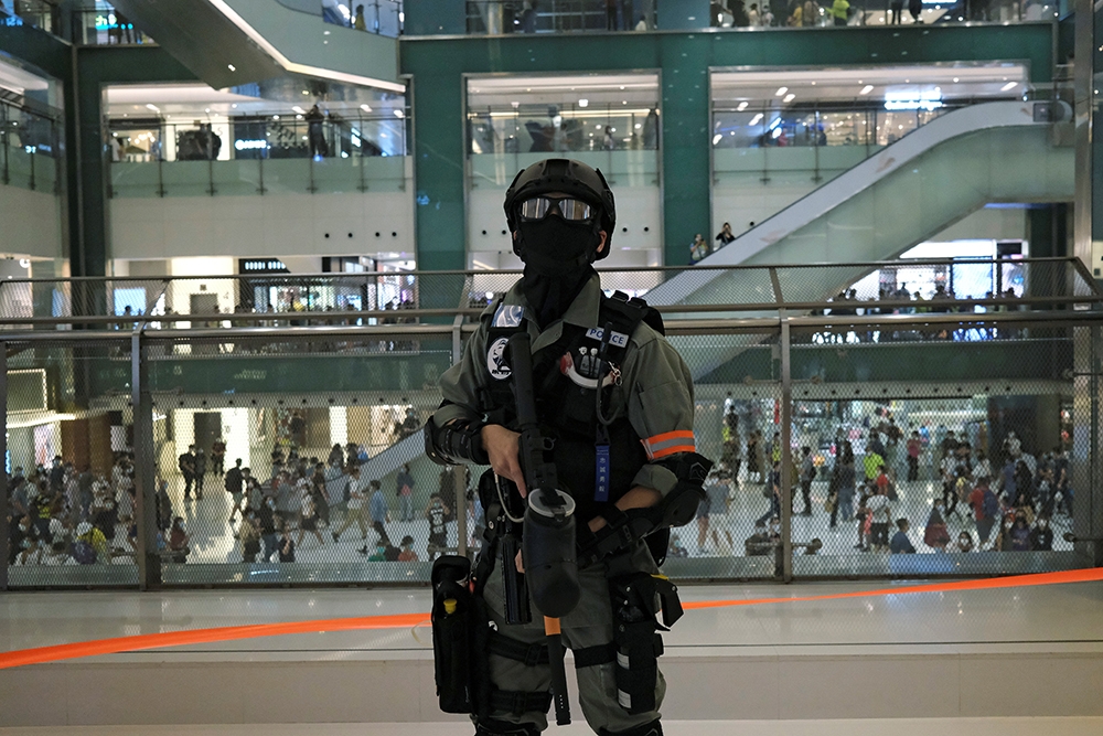 香港警察近日爆出多起醜聞，拘捕至少16名警員。（湯森路透）