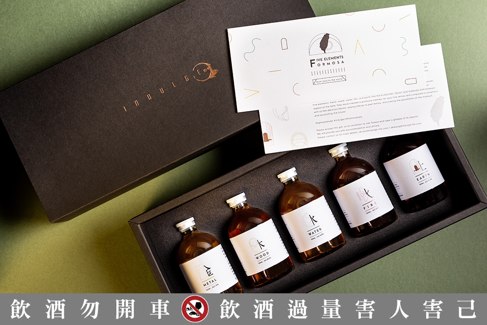 INDULGE 創辦人 Aki Wang 耗費兩年時間走遍台灣各地，更以自家茶園種植不噴灑農藥的茶葉，於 2020 年帶來全新的「五行台灣茶雞尾酒」。（INDULGE 提供）
