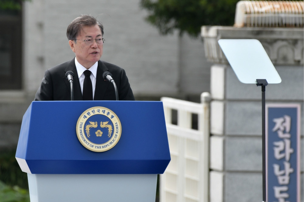 南韓總統文在寅18日親赴光州，主持「光州事件40週年」紀念儀式。（湯森路透）