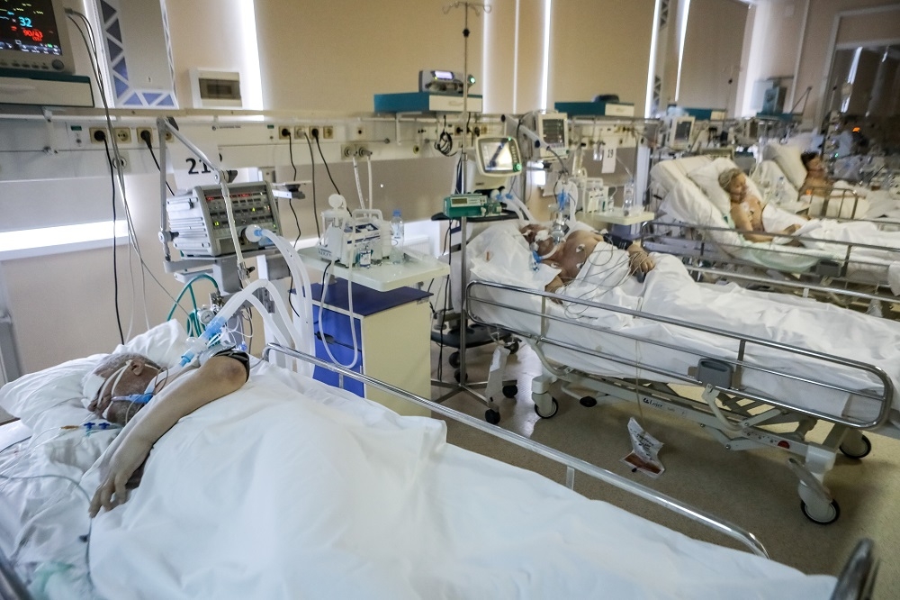 俄羅斯莫斯科醫院內的新冠肺炎患者。（湯森路透）